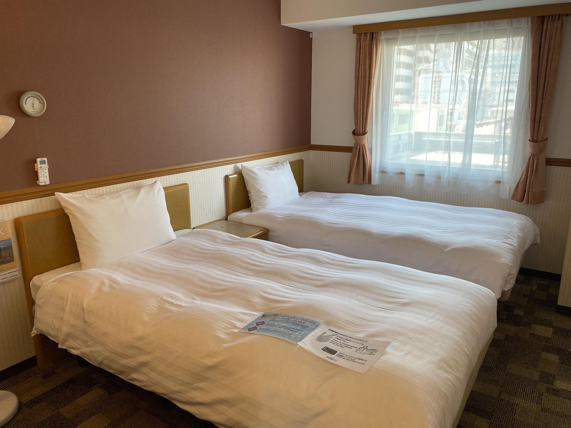 Toyoko Inn Okayama Eki Nishi Guchi Migi Buitenkant foto
