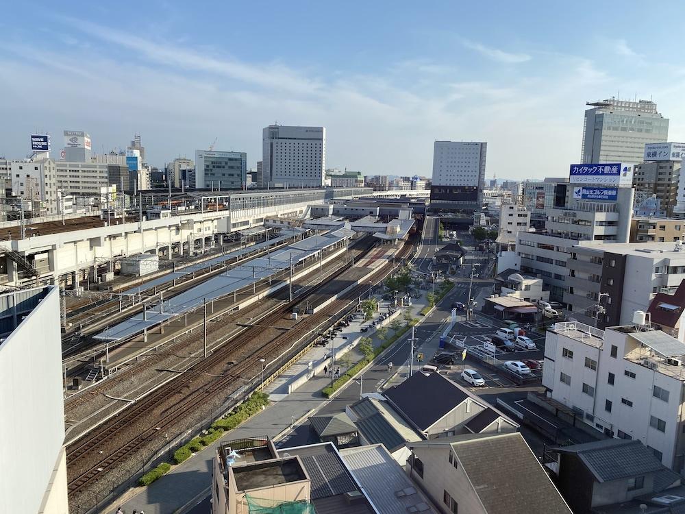 Toyoko Inn Okayama Eki Nishi Guchi Migi Buitenkant foto