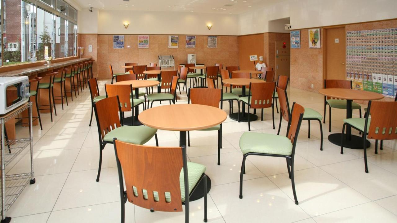 Toyoko Inn Okayama Eki Nishi Guchi Migi Buitenkant foto